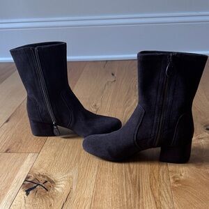 NWOT Tahari suede boots, size 6.5